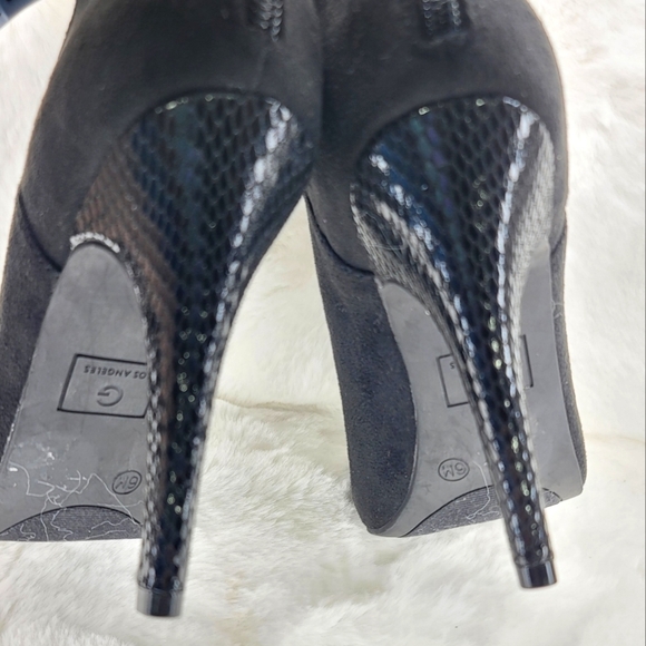 NWT Bootie peep toe heels strap snake embossed suede comfortable GBG Los Angeles - Picture 4 of 10